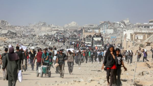 400 شاحنة محملة بالمساعدات الغذائية والإنسانية ستدخل اليوم إلى القطاع
