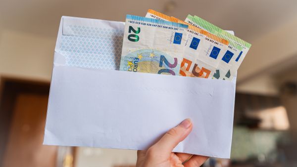 روبرت كيوساكي: الأغنياء هم من يجعلون المال يعمل من أجلهم