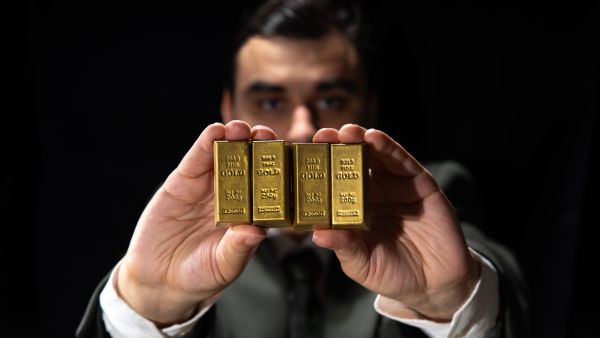 الذهب يرتفع وسط إقبال على الشراء بعد تراجع 3 أسابيع الذهب يرتفع وسط إقبال على الشراء بعد تراجع 3 أسابيع