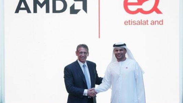 "إي آند الإمارات" وAMD توقعان اتفاقية تعاون استراتيجي لاستكشاف مجالات استخدام الذكاء الاصطناعي 