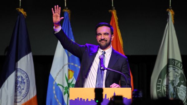 زهران ممداني يصنع التاريخ كأول عمدة مسلم في نيويورك... عبارات وتهاني