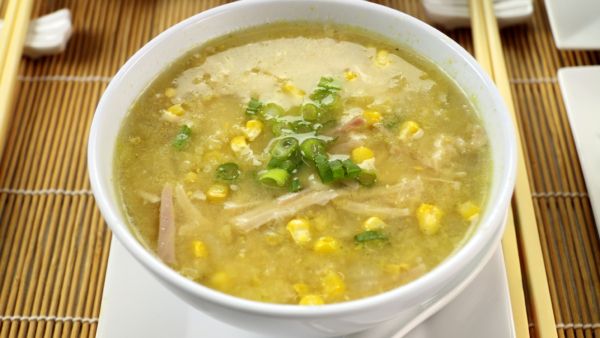 شوربة شتوية كلاسيكية بالدجاج والذرة