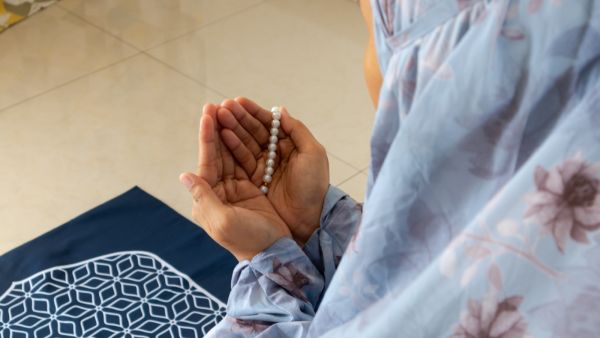 ما هو الدعاء الذي يقال عند استلام المال؟