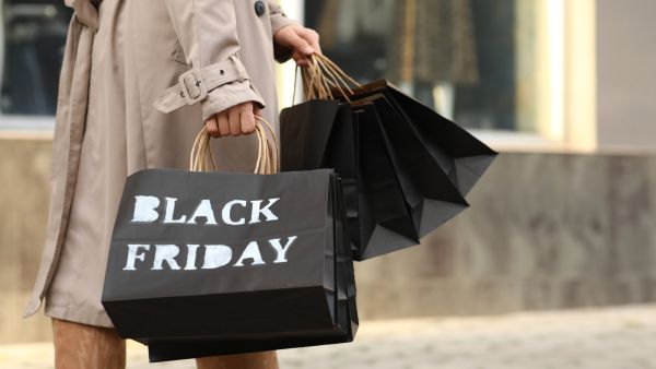 متى تبدأ تخفيضات البلاك فرايدي 2025؟