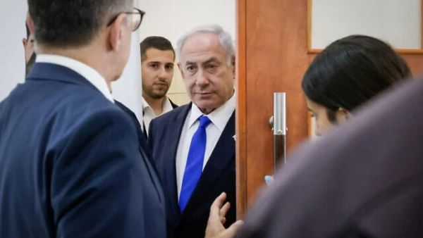 نتنياهو في إحدى المحاكم الإسرائيلية
