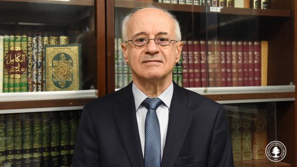 البروفيسور في الجامعة الأميركية في بيروت رمزي البعلبكي ينال جائزة مجمع الملك سلمان العالمي للغة العربية