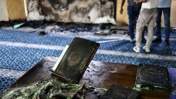 Israeli settlers torch West Bank mosque