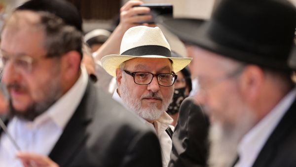 "Indefensible": Huckabee–Spy Pollard meeting triggers conservative firestorm