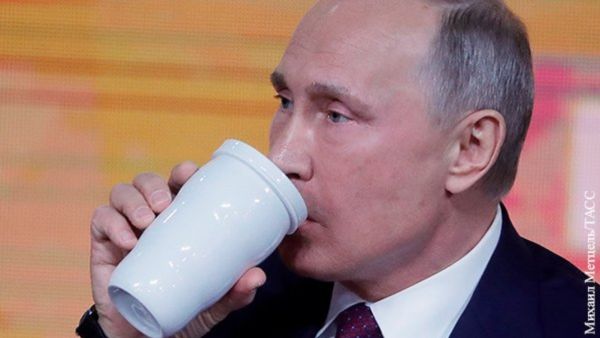  كوب الرئيس فلاديمير بوتين الأسطوري يعود إلى الواجهة!