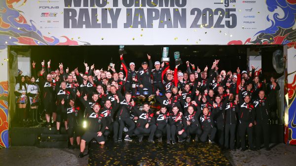 فريق تويوتا جازو للسباقات يحقق فوزًا مذهلًا ويحتل المراكز الثلاثة الأولى في رالي اليابان