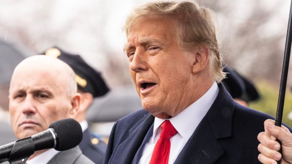 استقالة المدير العام بي بي سي وسط جدل بشأن وثائقي عن ترامب