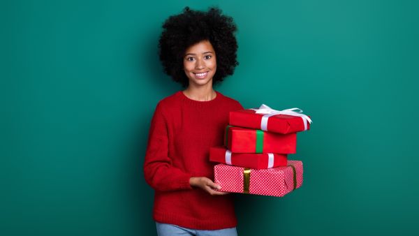 طرق تغليف الهدايا بشكل جذاب واحترافي