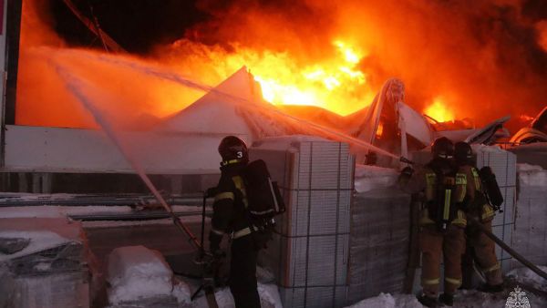 Massive fire and explosions devastate St. Petersburg’s Pravoberezhny Market