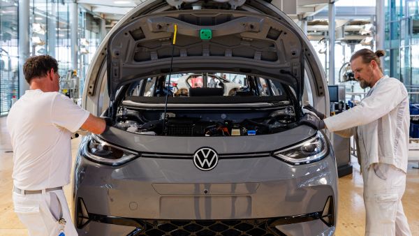 German car exports to U.S. slide 14% as Trump tariffs hit auto sector hardest