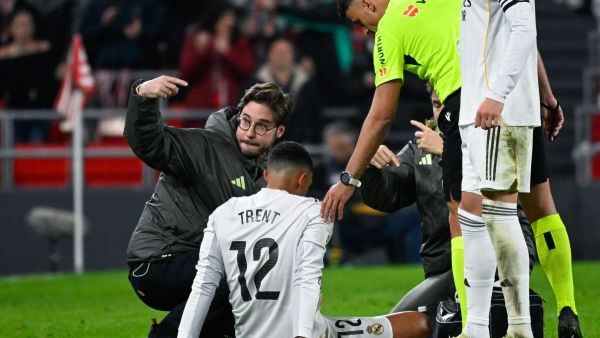 إصابة ألكسندر أرنولد تثير القلق في ريال مدريد