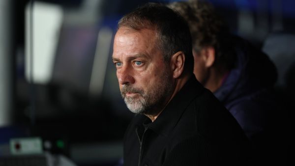 فليك يقترب من البقاء مع برشلونة حتى 2028