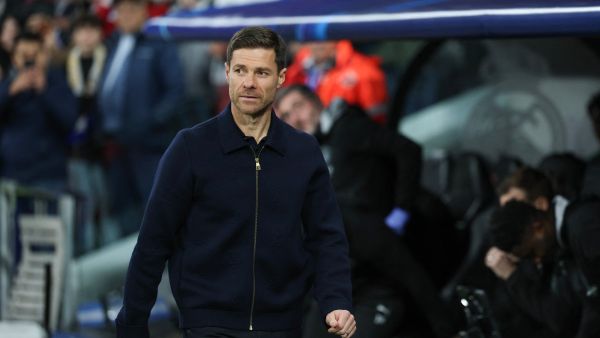 ألونسو يوضح موقفه ويتحدث عن الجماهير والجدل التحكيمي