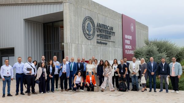 لقاء المستثمرين الملائكة في واحة طلال ومديحة الزين للابتكار في الجامعة الأميركية في بيروت يبني مجتمعًا استثماريًا عالي الثقة في بافوس