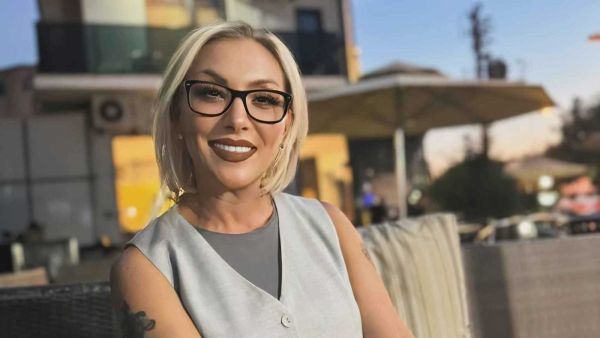 الفنانة غللو