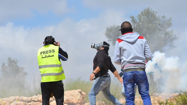 57 انتهاكًا إسرائيليًا ضد الصحفيين الفلسطينيين في نوفمبر