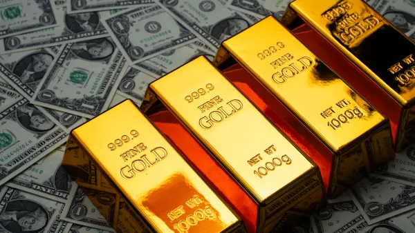الذهب يستقر والفضة قرب مستوى قياسي