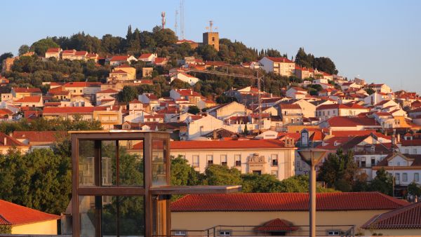 اليونان عادت من تحت الرُكام وإسبانيا سجلت أداءً 