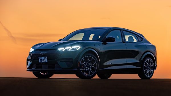 طرح سيارة فورد موستانج ماك-إي "جي تي" الكهربائية في الإمارات