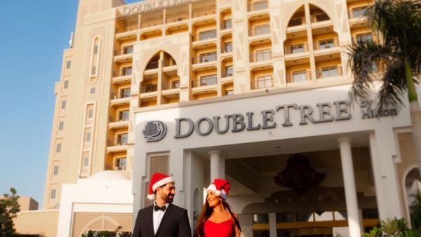 منتجع وسبا دبل تري من هيلتون جزيرة المرجان يقدّم مجموعة من العروض المميزة احتفاءً بموسم الأعياد 