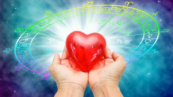 الأبراج الأكثر حظًا في المال والحب لعام 2026