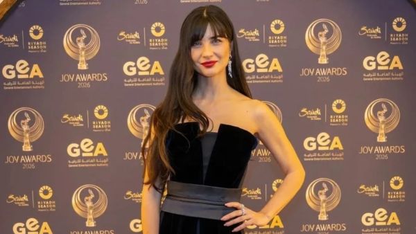 توبا بويوكستون تتربع على عرش الأناقة في Joy Awards 2026