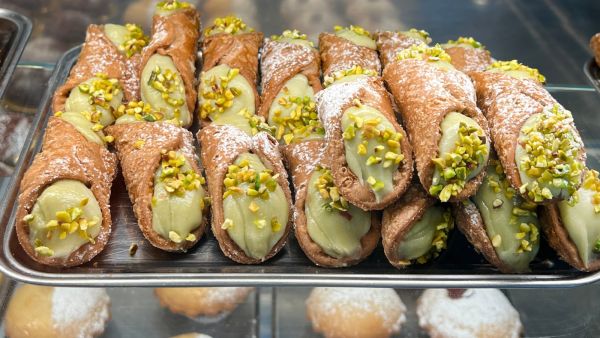 طريقة تحضير حلوى الكانولي الإيطالية