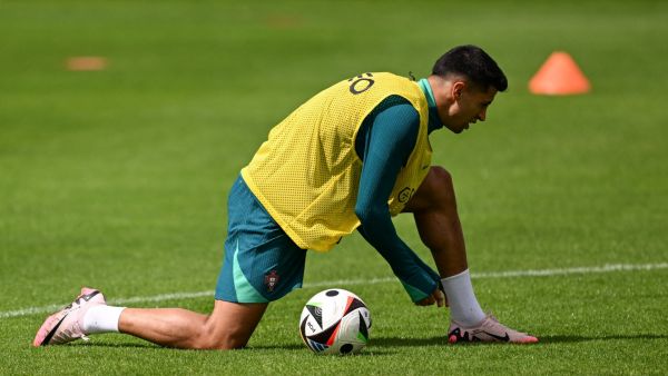 كانسيلو يبدأ رحلته الثانية مع برشلونة تحت قيادة فليك