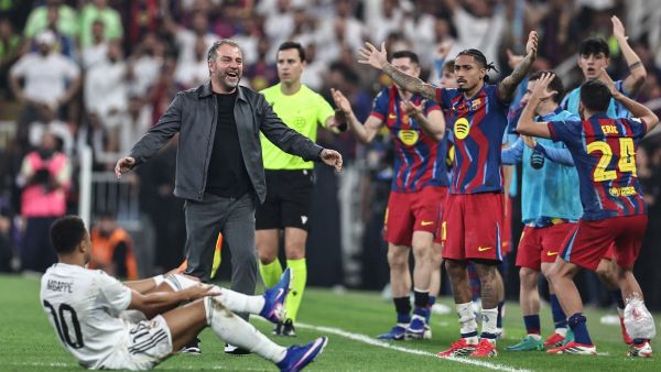 فليك يرسخ زعامته على إسبانيا ويقود برشلونة للقب جديد