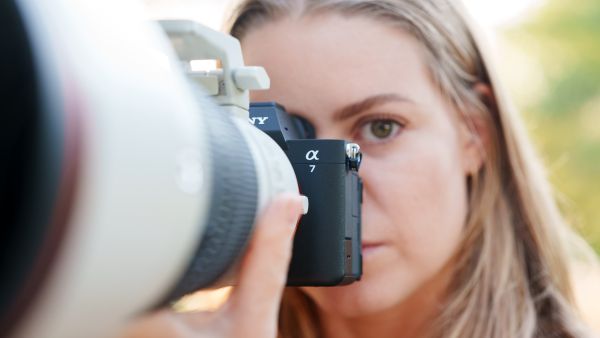 سوني تُطلق النسخة الأولى من برنامج ألفا فام في دولة الإمارات دعماً لصانعات المحتوى 