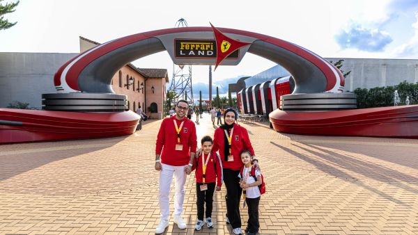 رحلة بدأت بزيارة إلى مدن ياس الترفيهية، وانتهت بحلم يتحقق في فيراري لاند!
