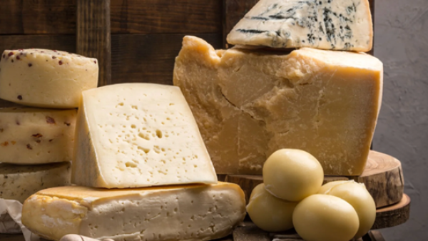 فندق راديسون بلو ديرة على خور دبي يستضيف "معرض دبي الدولي للجبن"، الذي يتضمن محاولة لتحطيم الرقم القياسي العالمي في موسوعة غينيس للأرقام القياسية™