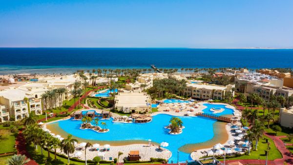 لارا فابيان تُحيي حفلاً استثنائياً في يوم الحب ضمن أجواء ساحرة في ريكسوس راداميس شرم الشيخ