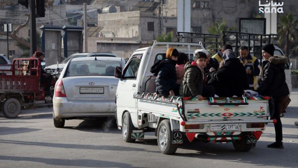 استمرار خروج المدنيين من حيي الشيخ مقصود والأشرفية (المصدر: سانا)