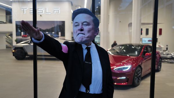 إيلون ماسك يطالب بـ134 مليار دولار من أوبن إيه.آي ومايكروسوفت