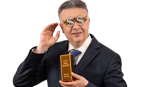 سجل في الجلسة الماضية مستوى قياسياً بلغ 4642.72 دولار