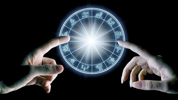 حظك الأسبوع الثالث من فبراير 2026 في الحب والعمل والصحة