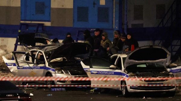 Suicide bombing kills police officer in Moscow