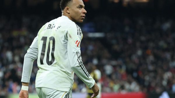 مدرب ريال مدريد يؤكد جاهزية مبابي للقمة المرتقبة