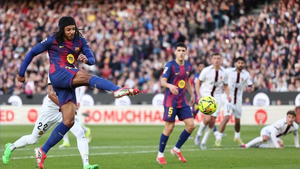 مستقبل كوندي مع برشلونة محل تساؤل