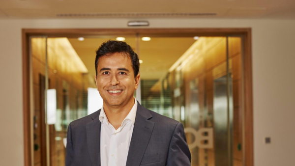 Qatar Accelerates AI Adoption as Emerging Organizations Surge by 10 Percentage Points