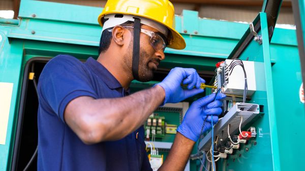 أزمة عمالة تدفع روسيا نحو الهند (shutterstock)