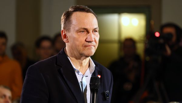 20 نوفمبر 2024، فروتسواف، بولندا: رادوسلاف سيكورسكي في اجتماع انتخابي بفروتسواف.