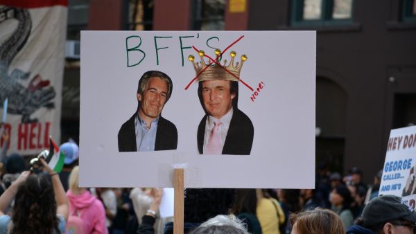 3 ملايين وثيقة، 2000 فيديو، 180 ألف صورة… ورد ترامب الصادم