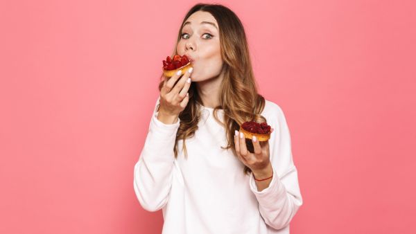 تفسير رؤية تناول الكيك في المنام للعزباء