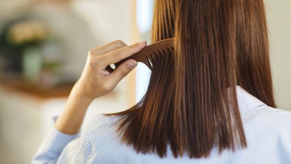 فوائد تمشيط شعر المرأة في الليل